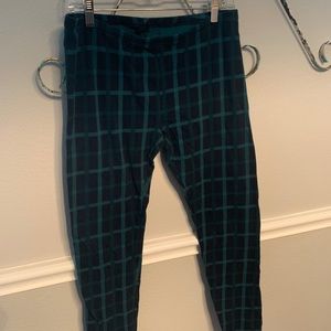 Black and green HUE leggings